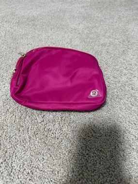 lululemon bright fuchsia Everywhere Belt Bag